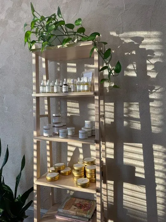 https://cdn.salonspotlight.com/photos/QbUehDMSYh5jPWUmON53/77f56c36-24af-4b2d-9440-04d490c3cc8d_720x720