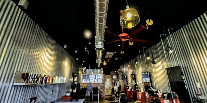 https://cdn.salonspotlight.com/photos/QcR91xKSP1twzUUNfijc/660901a0-6e8a-4995-ac67-71b3df30dcaa_720x720