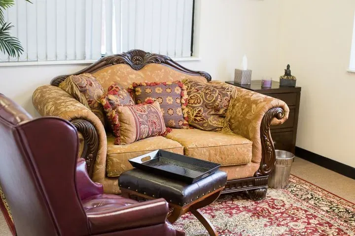 https://cdn.salonspotlight.com/photos/Qe5phvzj5PXyrtyB9kNZ/80c9cf93-c856-4f53-ac7c-be8df5799086_720x720