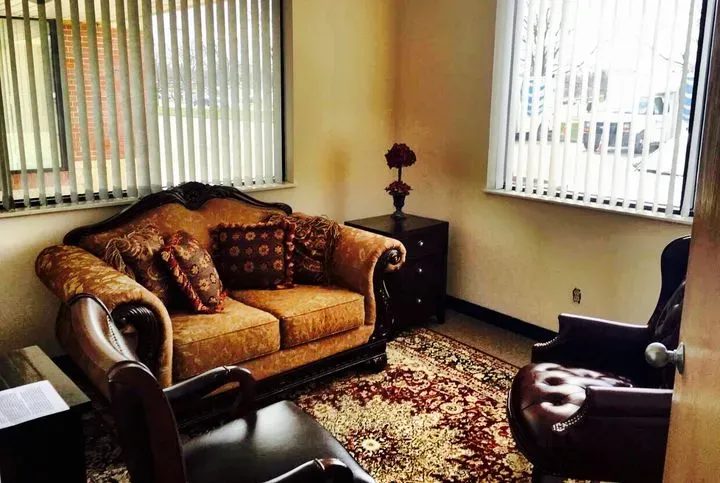 https://cdn.salonspotlight.com/photos/Qe5phvzj5PXyrtyB9kNZ/fdae13a1-f698-496f-8c38-84e6838368dc_720x720