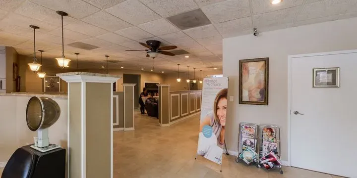 https://cdn.salonspotlight.com/photos/QePjtQUXWvzGEXOSRu12/ecea271c-e791-49c5-a441-4458ab22601e_720x720