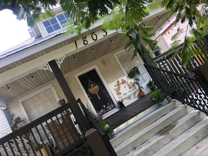 https://cdn.salonspotlight.com/photos/QiLuAJJkeKUKHzEP77PC/1261a29f-4e90-49ff-9407-9311d703ca05_720x720