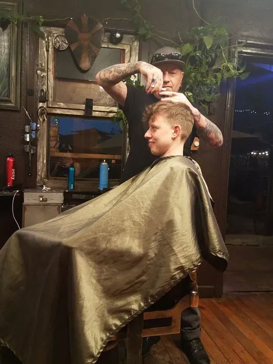 https://cdn.salonspotlight.com/photos/QjWSJOLFtioQlbDSCoH6/0075db3e-924a-4457-828e-91e62559416f_720x720