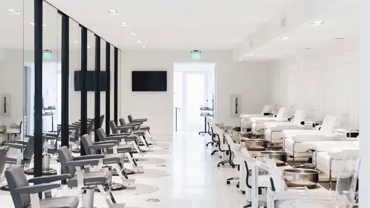 https://cdn.salonspotlight.com/photos/QjYwWDsNPamjugVT3iL4/3702d668-9dcb-4aa9-9bcd-0bae38f5e774_720x720