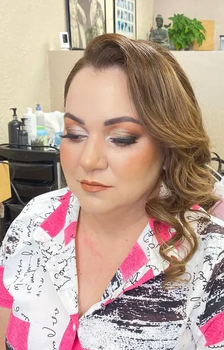 https://cdn.salonspotlight.com/photos/QkA7WiZldVwEV6m0O4iF/6ea1fed6-9e7f-46ae-8e8f-51db9bc6ed44_720x720
