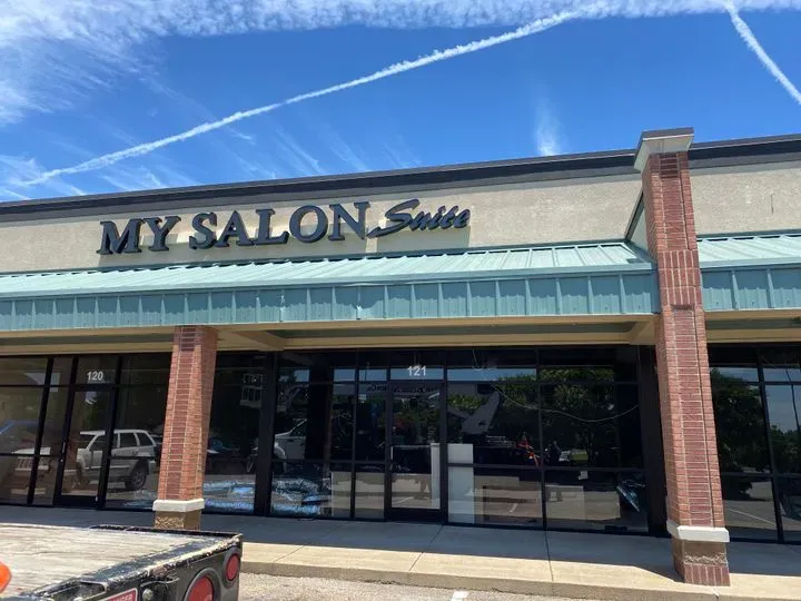 https://cdn.salonspotlight.com/photos/QkINQFTI3PJUpoe780YV/c41f1578-52b4-4c01-a51a-2a30618dab91_720x720
