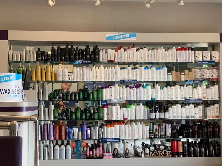https://cdn.salonspotlight.com/photos/QkX69BI8ZR66pCiAOLuY/4f7788cb-5487-499a-9469-3ae82bd0a174_720x720