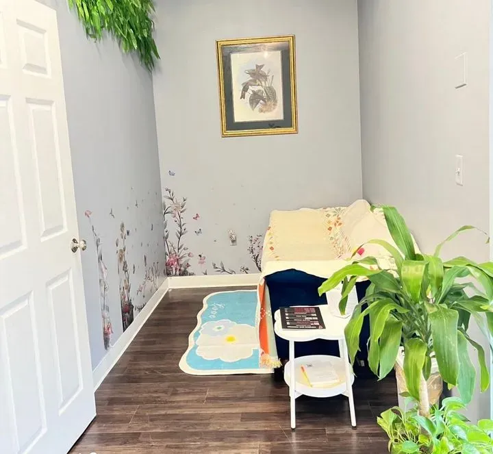 https://cdn.salonspotlight.com/photos/Qm6NDH6w1tF47Femh0vz/b8a1678c-d86a-4b69-91f4-74dc425bccab_720x720