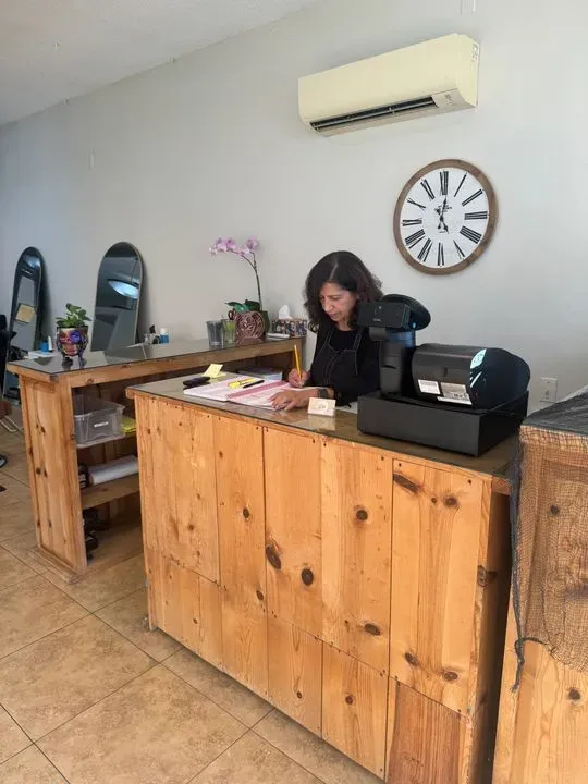 https://cdn.salonspotlight.com/photos/QmKTDVKXflTQnoV3Axsq/b97ab368-f79a-4a06-b1b8-4fb706c25b9b_720x720