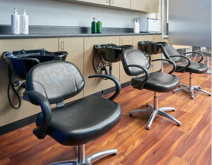 https://cdn.salonspotlight.com/photos/QoBO1NEc97bMwrD2Vp7I/0589f74b-a1c9-4ac8-889c-851576d6af1f_720x720
