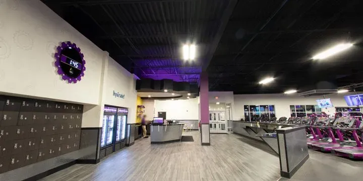 https://cdn.salonspotlight.com/photos/QqP9moCkRRcTSHTbxeHO/6b00cfae-658d-4d80-ad9a-83634e160d0e_720x720