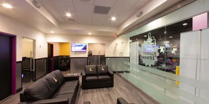 https://cdn.salonspotlight.com/photos/QqP9moCkRRcTSHTbxeHO/c6c06c34-d2a3-47f1-974f-764ec99ac059_720x720