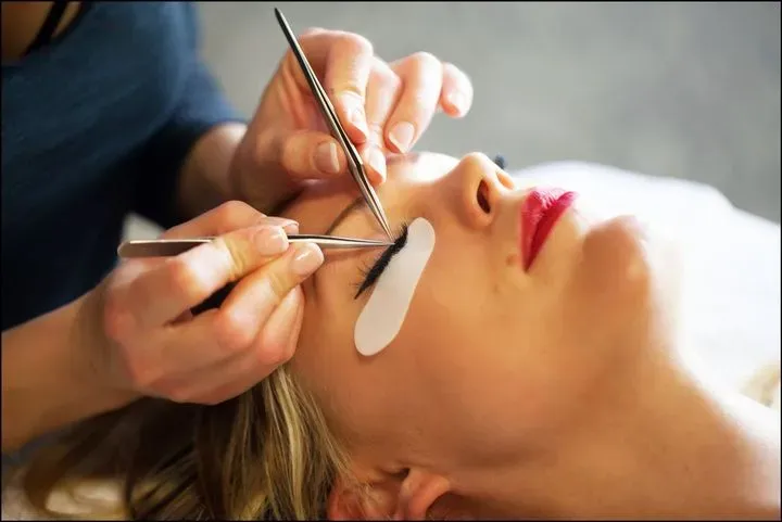 https://cdn.salonspotlight.com/photos/QqprNWYMY5cTsiAF13Ft/d1711d91-c690-42d9-b9e4-cc2d4521e8c3_720x720