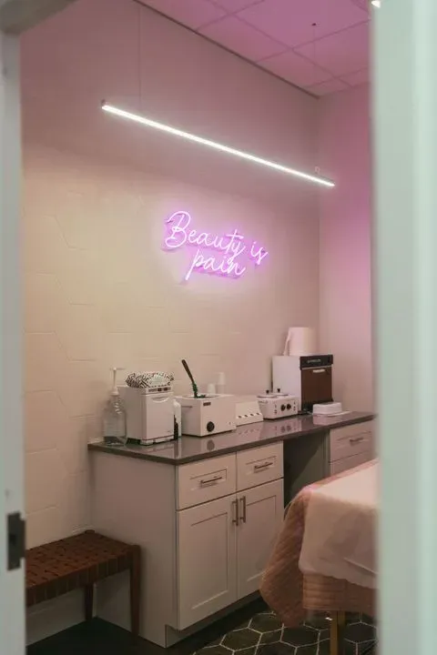 https://cdn.salonspotlight.com/photos/Qu1Iqu07J3g1xpwaoe3i/3439e656-3114-4668-be01-640dbf5bb03a_720x720