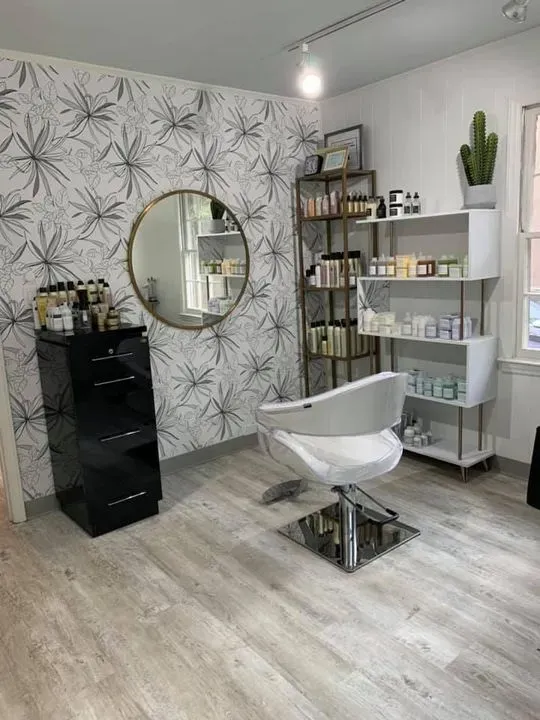 https://cdn.salonspotlight.com/photos/Qu6WF2M4YrgpXzLBlUQD/00fdfdaa-bac4-4109-bd4e-b26d215ef791_720x720