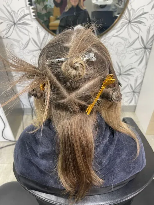 https://cdn.salonspotlight.com/photos/Qu6WF2M4YrgpXzLBlUQD/ca6c042f-5218-4be8-a719-3c03e8ca8e69_720x720