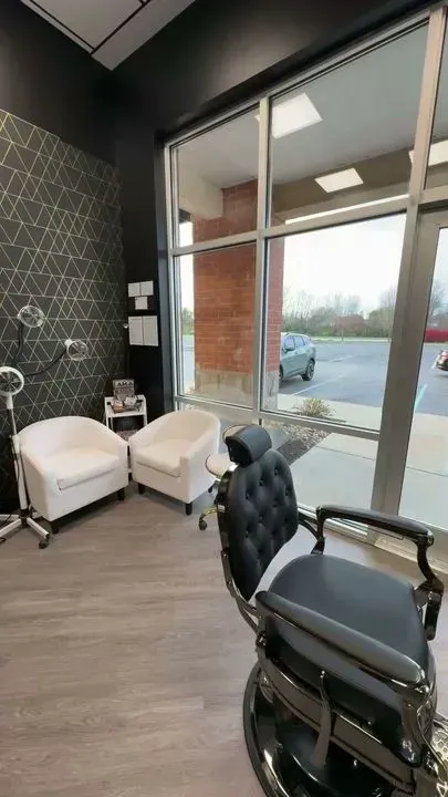 https://cdn.salonspotlight.com/photos/QufdQ5zkrDhGzl5CiZIk/8eeec563-3a33-406e-bc5c-d1ecf7b8a98b_720x720
