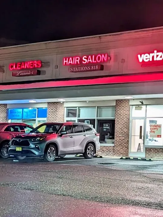 https://cdn.salonspotlight.com/photos/R09hbkEQkUL4Eot2azjJ/f39a08ca-53e3-4a60-9161-e8b2ca931a70_720x720