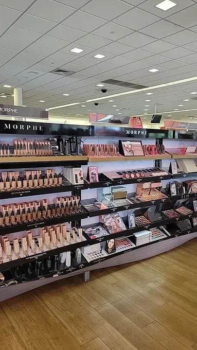 https://cdn.salonspotlight.com/photos/R1Lejk66NeeN7oSPSdCr/632b1514-6e30-400d-b6e3-6b1216f38b44_720x720