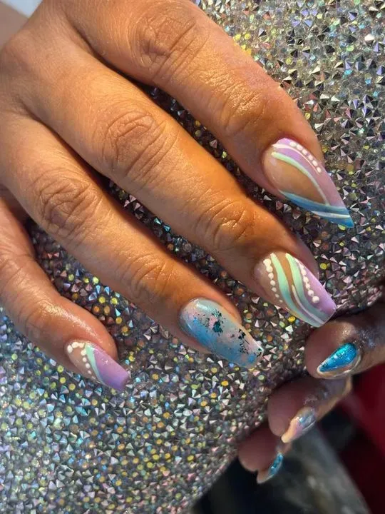 https://cdn.salonspotlight.com/photos/R26GIgsNmfKxTTave4dB/266c0b22-8da5-4517-99e5-e6519038506e_720x720