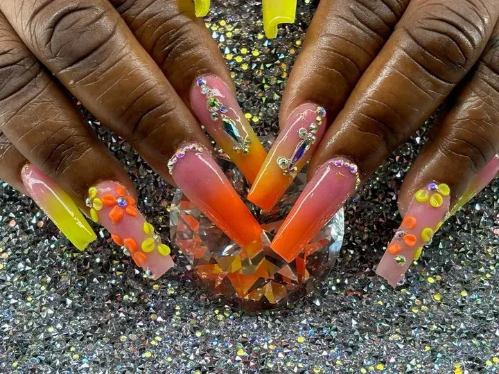 https://cdn.salonspotlight.com/photos/R26GIgsNmfKxTTave4dB/71c78534-56b5-457f-9783-00b98b50dec0_720x720