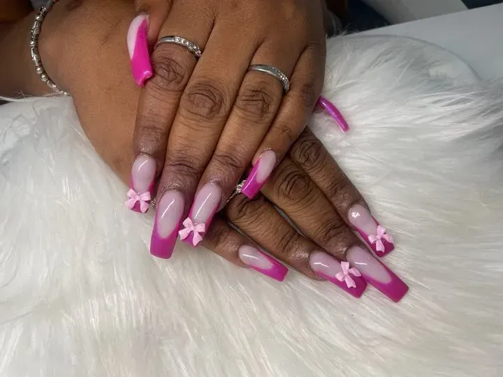 https://cdn.salonspotlight.com/photos/R26GIgsNmfKxTTave4dB/a53746db-e084-44db-ad0c-40ef22a1c73c_720x720