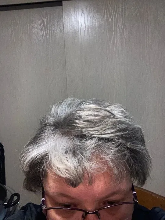 https://cdn.salonspotlight.com/photos/R2LAnwfzDhVBebefJzmI/27d80a64-82fa-4b54-927a-62b33cfad1a2_720x720