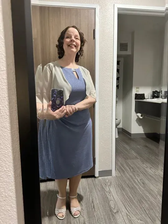 https://cdn.salonspotlight.com/photos/R2LAnwfzDhVBebefJzmI/adb89394-2eef-4078-9b7b-85e9c8d778fa_720x720