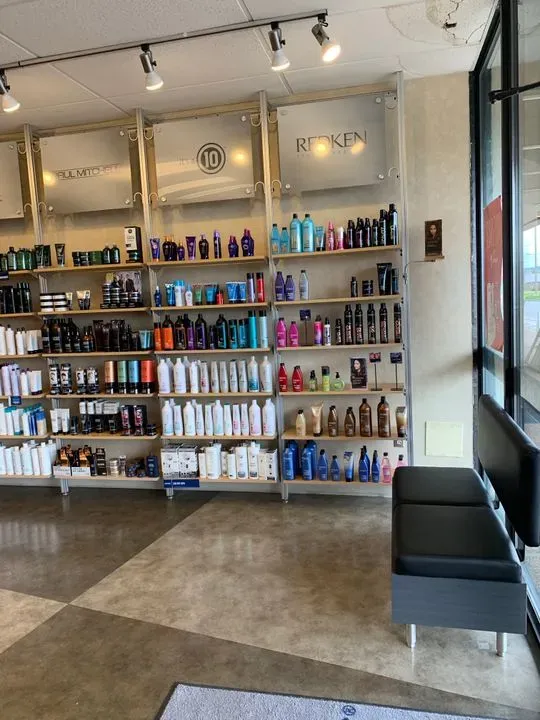 https://cdn.salonspotlight.com/photos/R4Ka7BGbMAJp9p1TNfRh/fb1c7d24-60a8-4054-8620-1bc0603ba43f_720x720