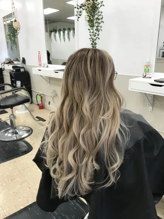 https://cdn.salonspotlight.com/photos/R4Uk1OKz7YaJok4ewwn8/995e33fc-cc98-41c8-856c-ae9e63001025_720x720