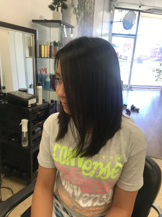 https://cdn.salonspotlight.com/photos/R4Uk1OKz7YaJok4ewwn8/f1fc0f6d-bece-4ee4-92b7-226d96f2d7e9_720x720