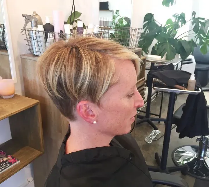 https://cdn.salonspotlight.com/photos/R4Vi6EKf00pS5iUjJuke/0d10fc93-dcdd-4d47-a9d6-bf9a9a17acfd_720x720