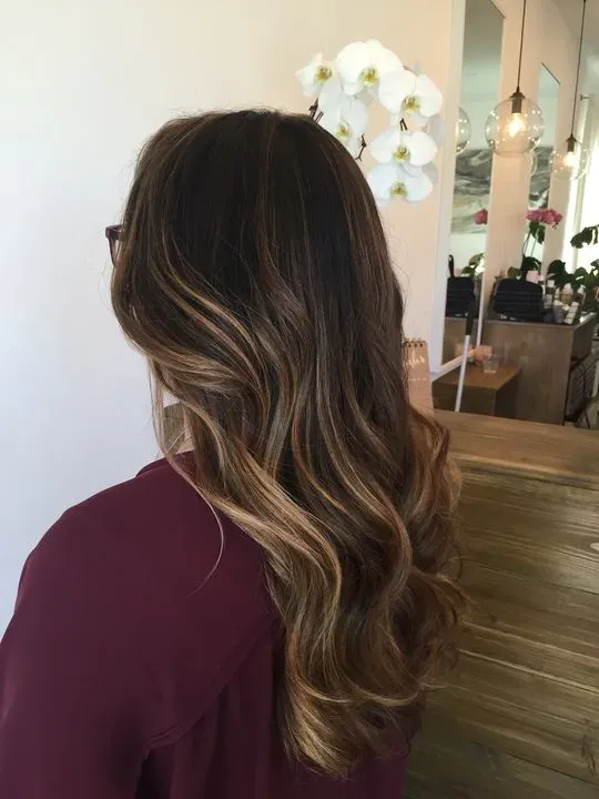 https://cdn.salonspotlight.com/photos/R4Vi6EKf00pS5iUjJuke/abd3f137-fd5f-4062-948c-5707310eef3a_720x720