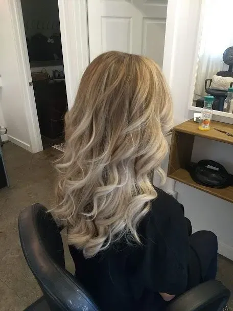 https://cdn.salonspotlight.com/photos/R4Vi6EKf00pS5iUjJuke/e09b0f8c-becd-4e19-9aa2-94b00e92a4d2_720x720