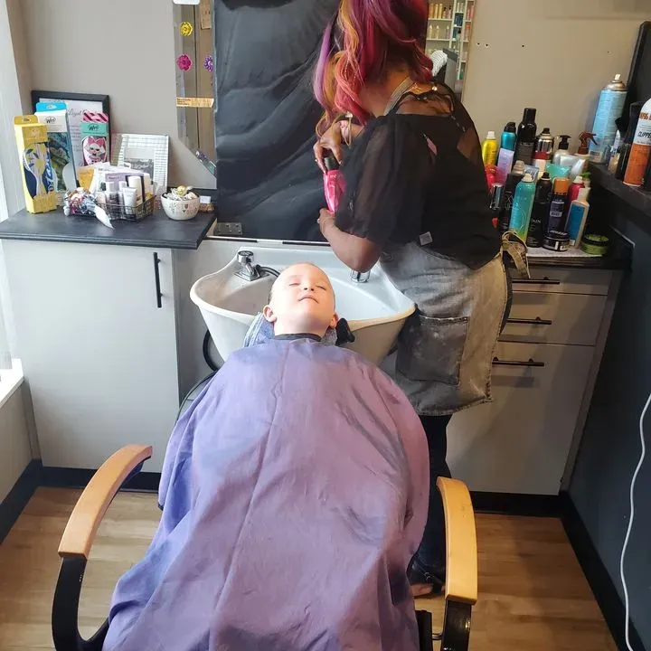 https://cdn.salonspotlight.com/photos/R5hOB6BgkYg2vVJSwjk0/1dc27478-4c4b-45f8-b7ad-3406a16ebadb_720x720