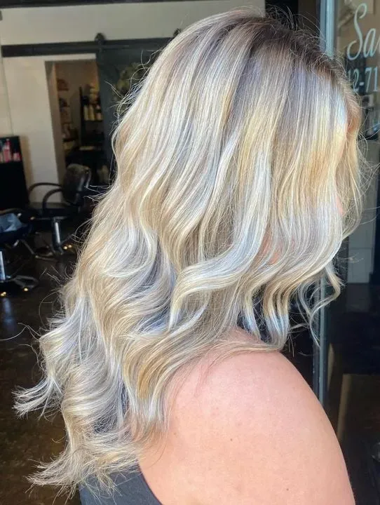 https://cdn.salonspotlight.com/photos/R6mTAa7ealHyBsTn333K/2af3beb6-8e1f-4470-9984-ee1935632abf_720x720