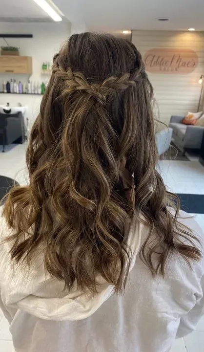 https://cdn.salonspotlight.com/photos/R716P6lIOae6UAl0yhv1/f2190799-6436-480e-be48-4577444feb2d_720x720