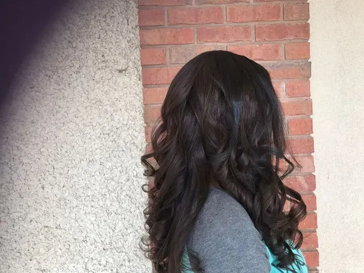 https://cdn.salonspotlight.com/photos/R8axejkaJWibsTTRK9Jc/0124b0ff-3703-44d2-8add-1689d031f74a_720x720