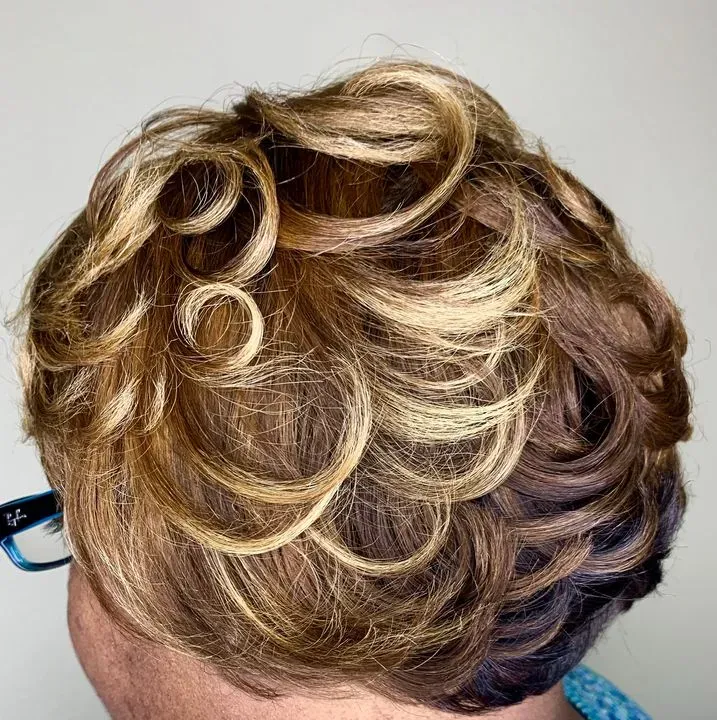https://cdn.salonspotlight.com/photos/R8axejkaJWibsTTRK9Jc/2b0aa30b-8ba6-454c-84de-a07fc3dbea52_720x720