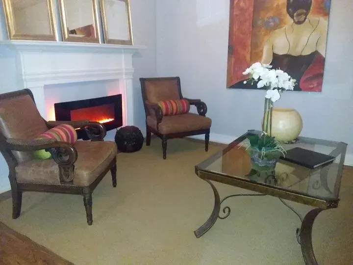 https://cdn.salonspotlight.com/photos/R8ef3eLwxzTJLtKhCH0Y/03e7aedf-55ef-410b-a246-2ee833189dfc_720x720