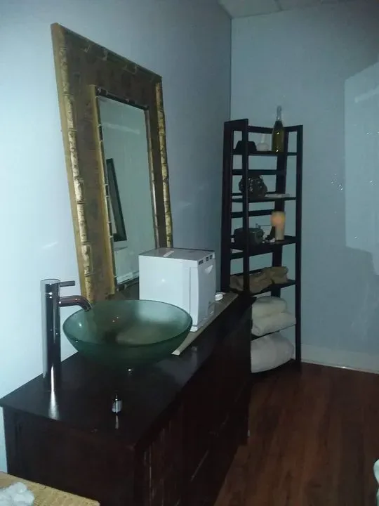 https://cdn.salonspotlight.com/photos/R8ef3eLwxzTJLtKhCH0Y/865e2c6d-fea8-4bab-b34e-d1e479ff343c_720x720