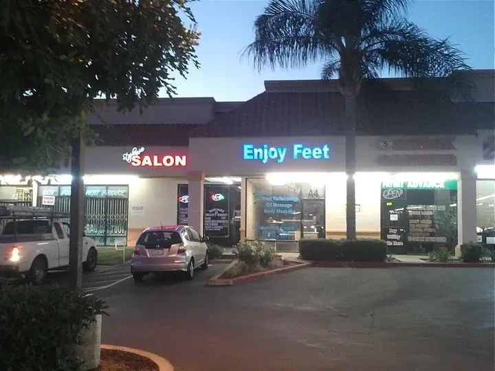 https://cdn.salonspotlight.com/photos/R8hDXNPSVHwPQmEEofJa/d9caf10d-69dd-4973-86e9-14a96c2d1d65_720x720
