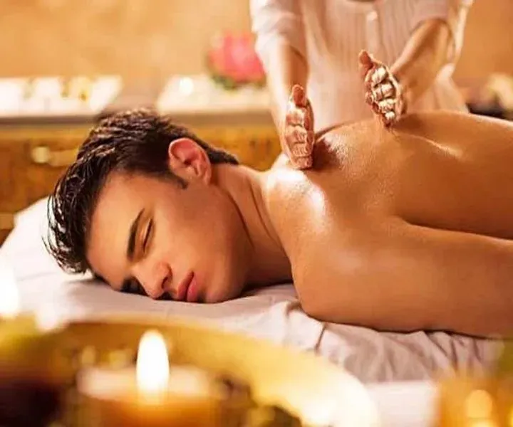 https://cdn.salonspotlight.com/photos/R9KlP35XnjnEEnZCd9yS/61e041b8-d306-4e8d-808e-7a2866bde87c_720x720