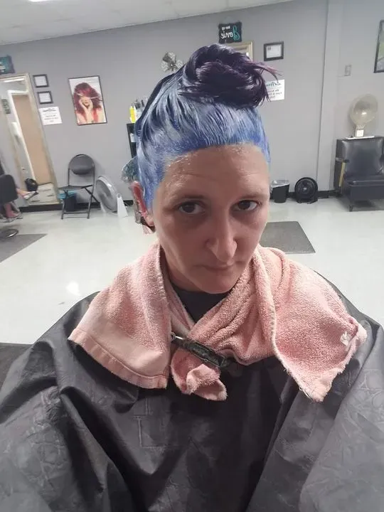 https://cdn.salonspotlight.com/photos/R9wpoF9DgT7w7XlknZ2Q/83094eea-6f11-412f-98eb-f3f66fcb1129_720x720