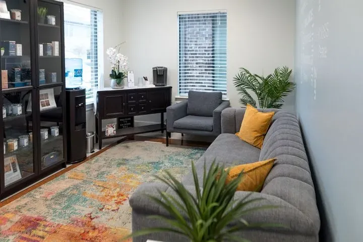 https://cdn.salonspotlight.com/photos/RAj5OyHP5UUKaAQkTeQB/43587a79-2ea3-4bd1-8f90-5331b46c2fc6_720x720