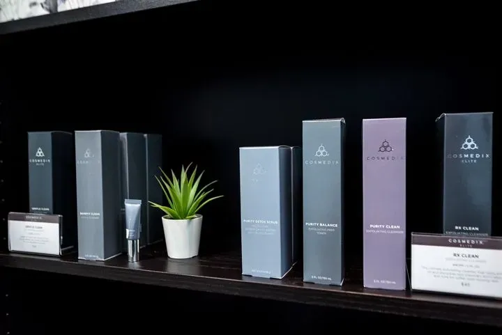 https://cdn.salonspotlight.com/photos/RAj5OyHP5UUKaAQkTeQB/cf2b00e8-c391-4e30-b391-f0128e747cbe_720x720