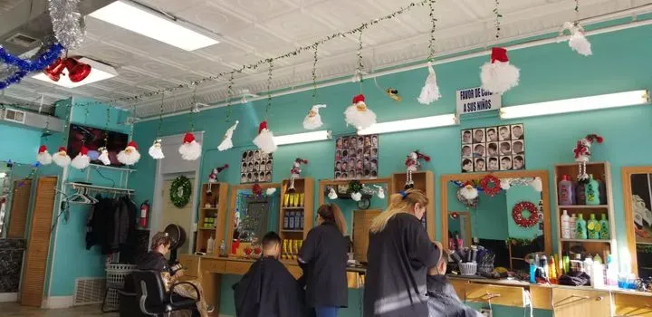 https://cdn.salonspotlight.com/photos/RB3gMUKlvbe7eTr4khX2/e6285bbd-a86a-467c-9a2c-c1faa681c583_720x720