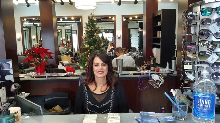 https://cdn.salonspotlight.com/photos/RBgjLXYAIBSXR4YVJPrX/bb792f1c-f50b-4103-8e9c-d28fbdc831bb_720x720