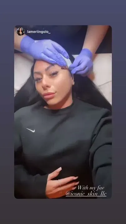 https://cdn.salonspotlight.com/photos/RBrnZU4ZYrPLlKzl540R/19994de9-36a9-4e12-b6d4-b0d3d2de7ba8_720x720