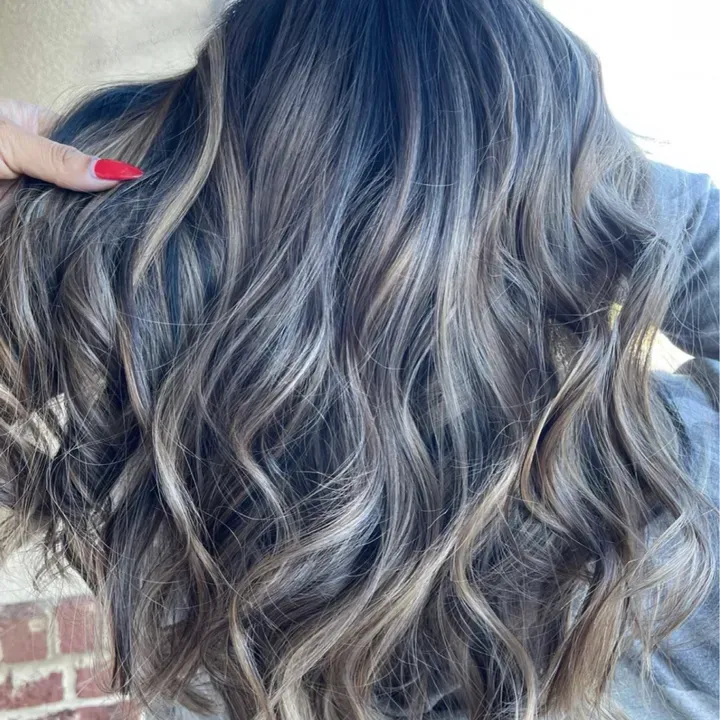 https://cdn.salonspotlight.com/photos/RE6JVfHFtNxm71uSW4KJ/1b041ec7-b309-42ba-9c59-adcb49d509fb_720x720
